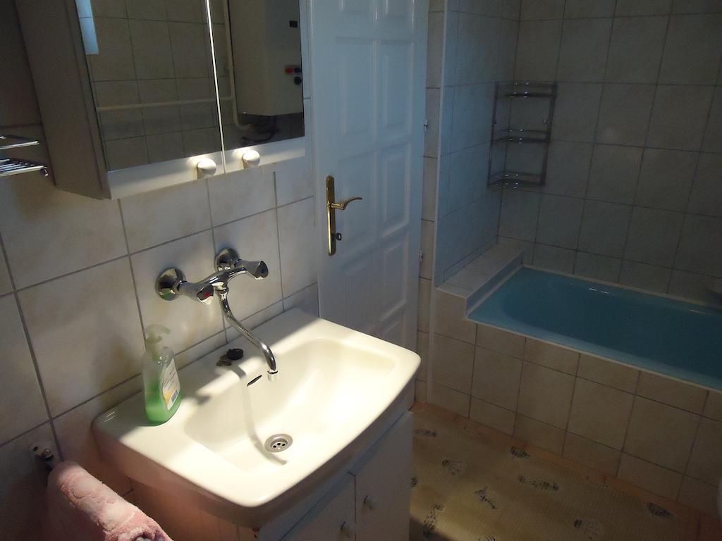 Szivarvany Apartman Gyula Værelse billede