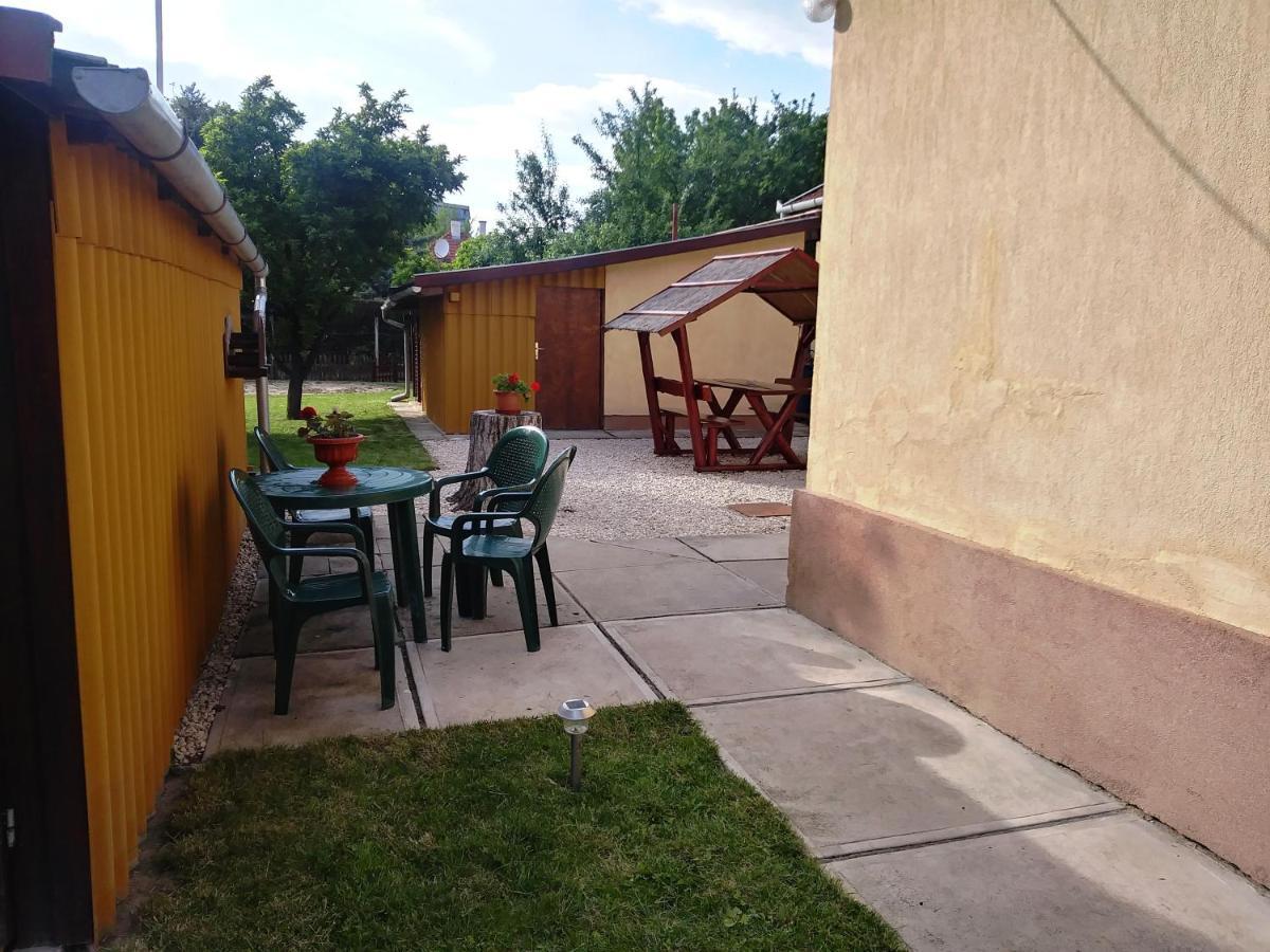 Szivarvany Apartman Gyula Eksteriør billede